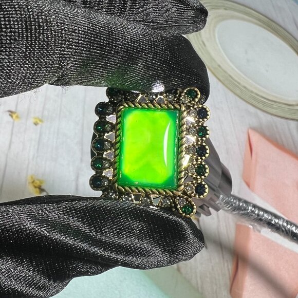 Vintage Jade Stud Earrings, Gold Stud Earrings, Wedding Jade Gemstone Retro - Picture 9 of 10